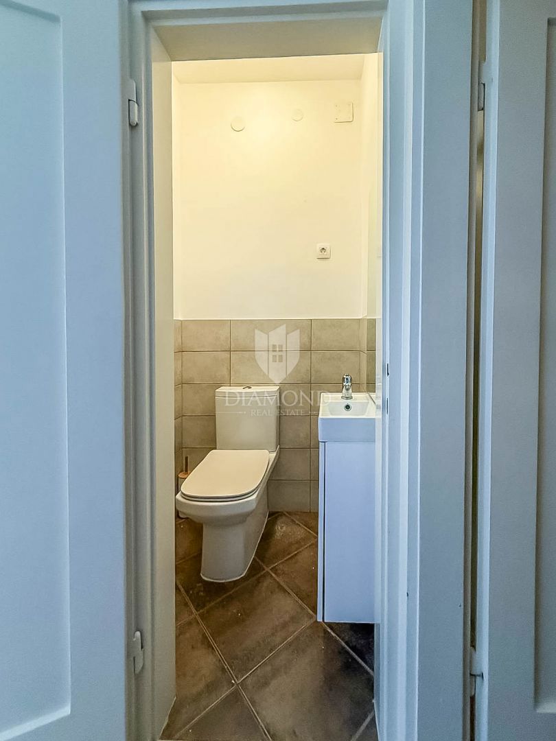 Pritličje 500 metrov od morja