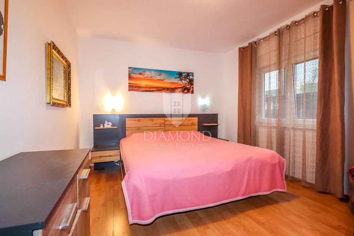 EKSKLUZIVNO! Apartma le nekaj korakov od plaže na prestižni lokaciji