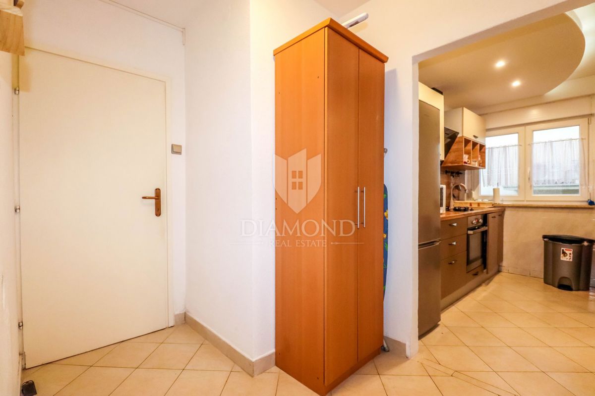 EKSKLUZIVNO! Apartma le nekaj korakov od plaže na prestižni lokaciji