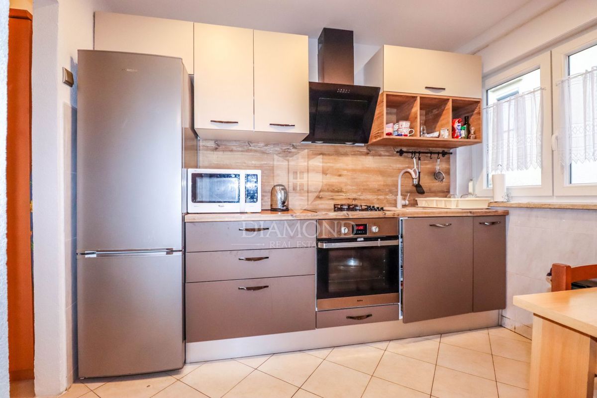 EKSKLUZIVNO! Apartma le nekaj korakov od plaže na prestižni lokaciji