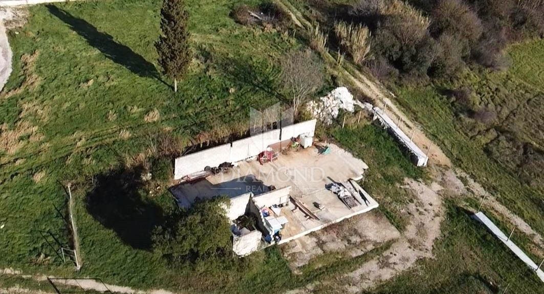 Prodamo zazidljivo zemljišče v okolici Fažane