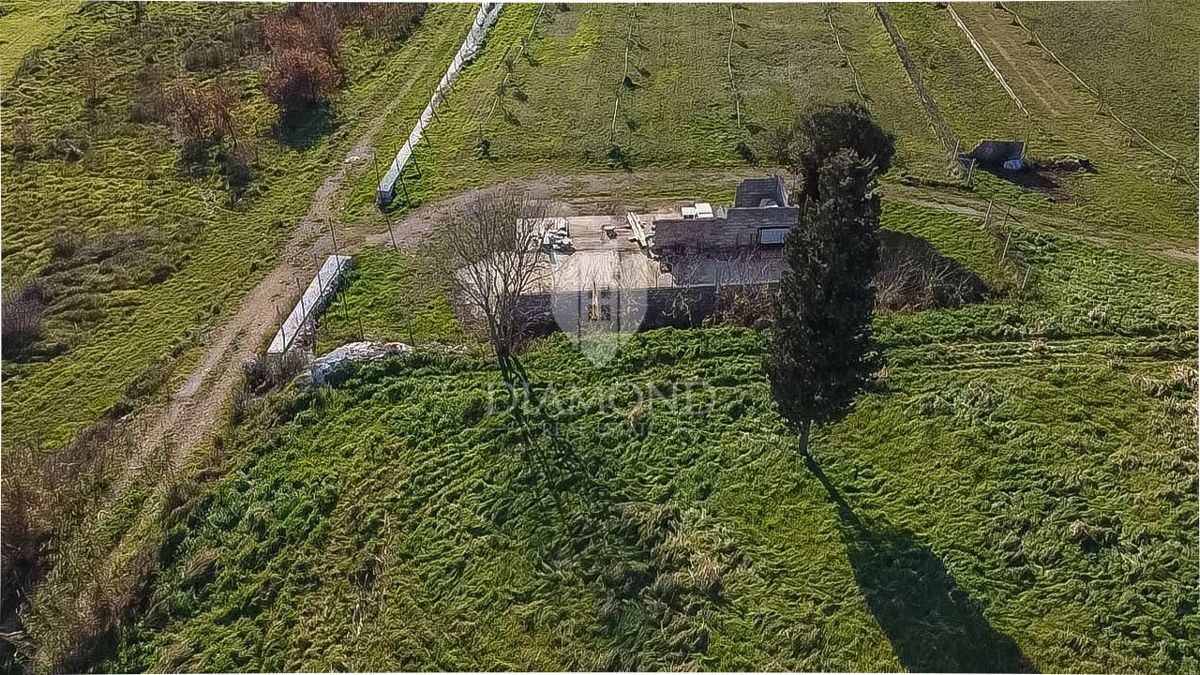 Prodamo zazidljivo zemljišče v okolici Fažane