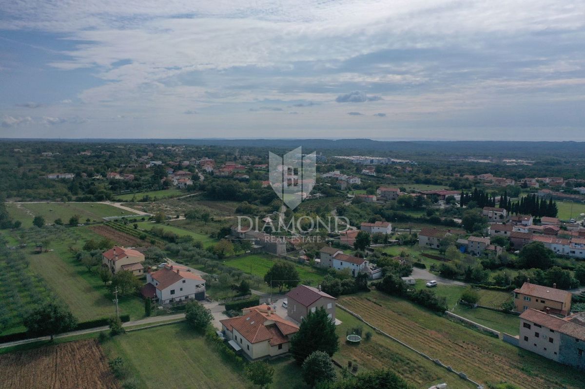 Kanfanar, center, zazidljivo zemljišče z vpisanim objektom