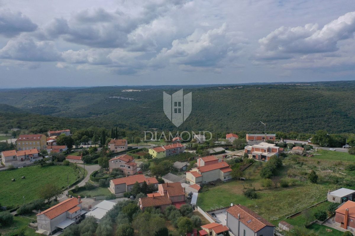 Kanfanar, center, zazidljivo zemljišče z vpisanim objektom