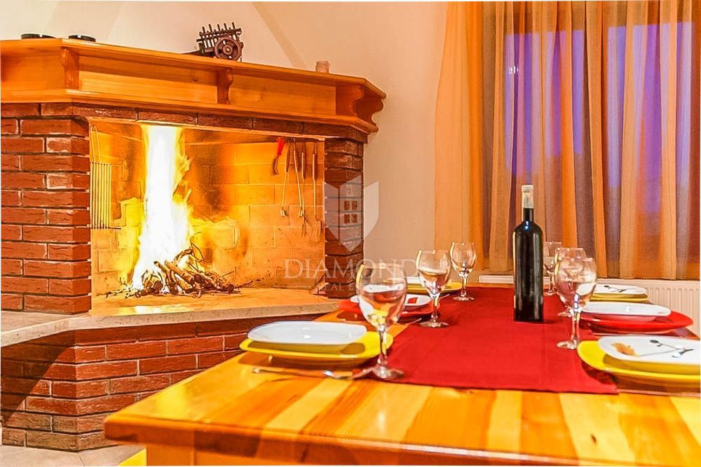 Nova enonadstropna hiša na prostorni parceli v bližini Pule! 
