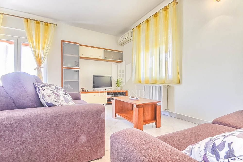 Nova enonadstropna hiša na prostorni parceli v bližini Pule! 