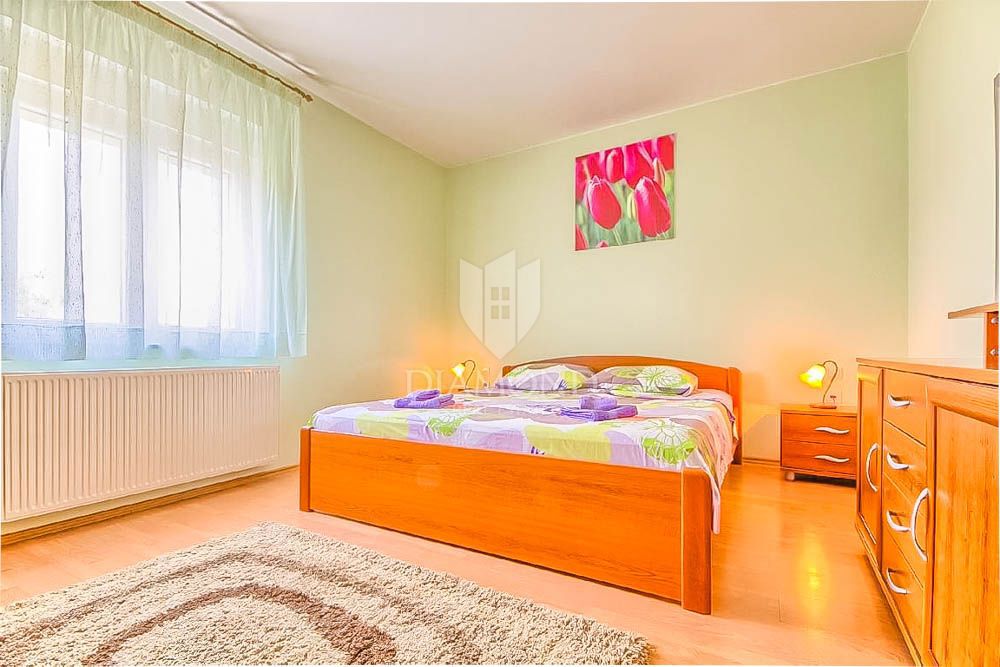 Nova enonadstropna hiša na prostorni parceli v bližini Pule! 
