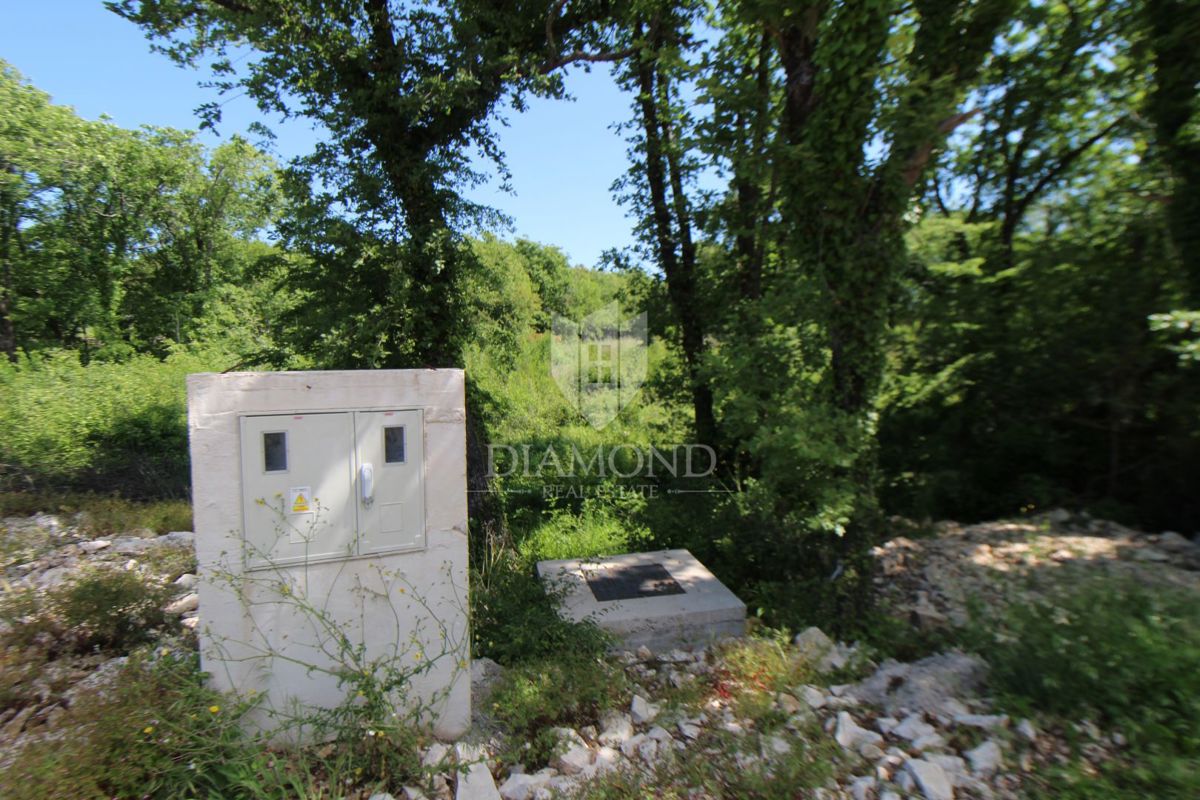 LABIN, GRADBENIŠKO ZEMLJIŠČE V BLIŽINI CENTRA