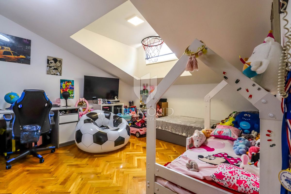 Rovinj, okolica, prostorno družinsko stanovanje na mirni lokaciji