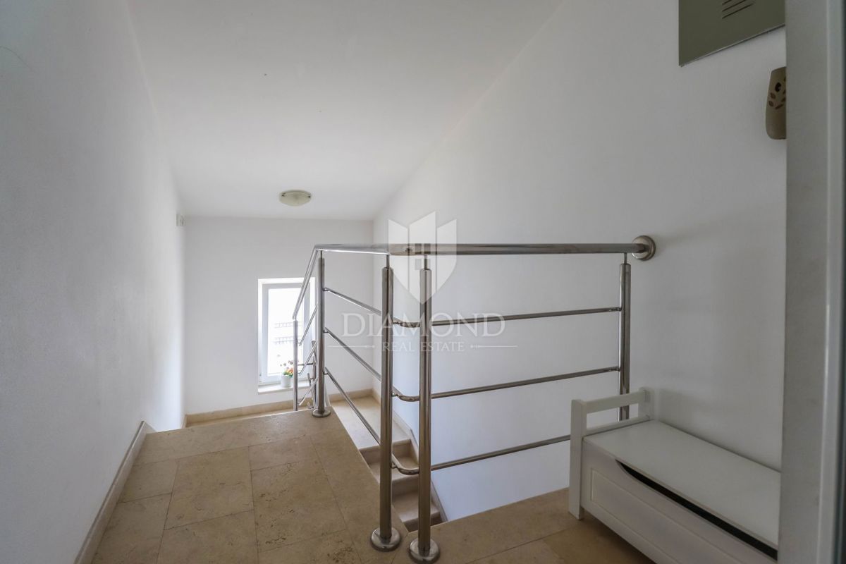 Rovinj, okolica, prostorno družinsko stanovanje na mirni lokaciji