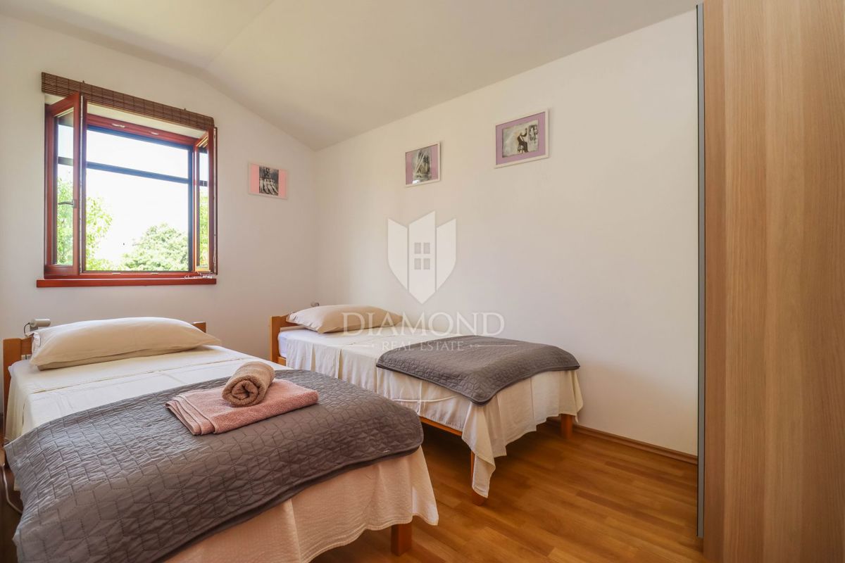 Čudovita hiša z bazenom v Krnici - idealna za počitnice in investicijo