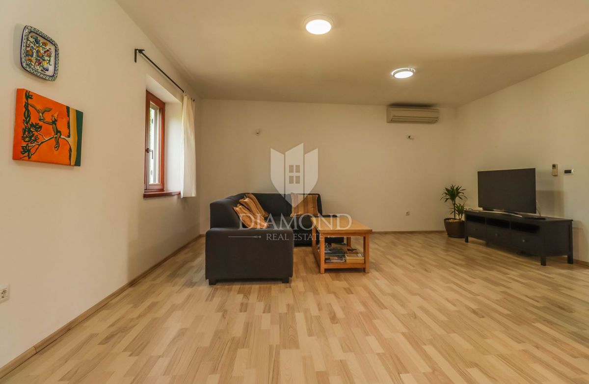 Čudovita hiša z bazenom v Krnici - idealna za počitnice in investicijo