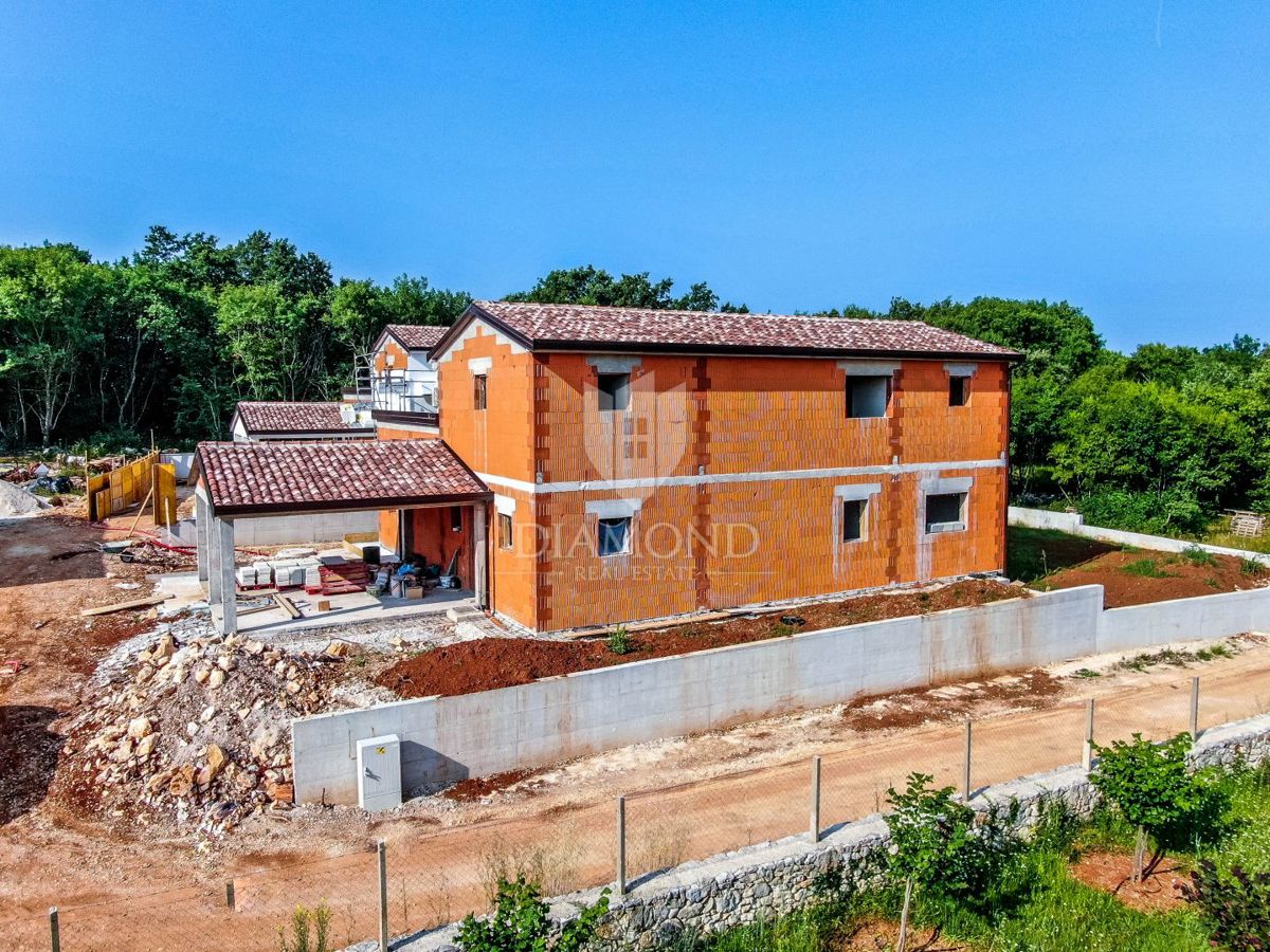 Rovinj, okolica, nova hiša z bazenom in pogledom na naravo