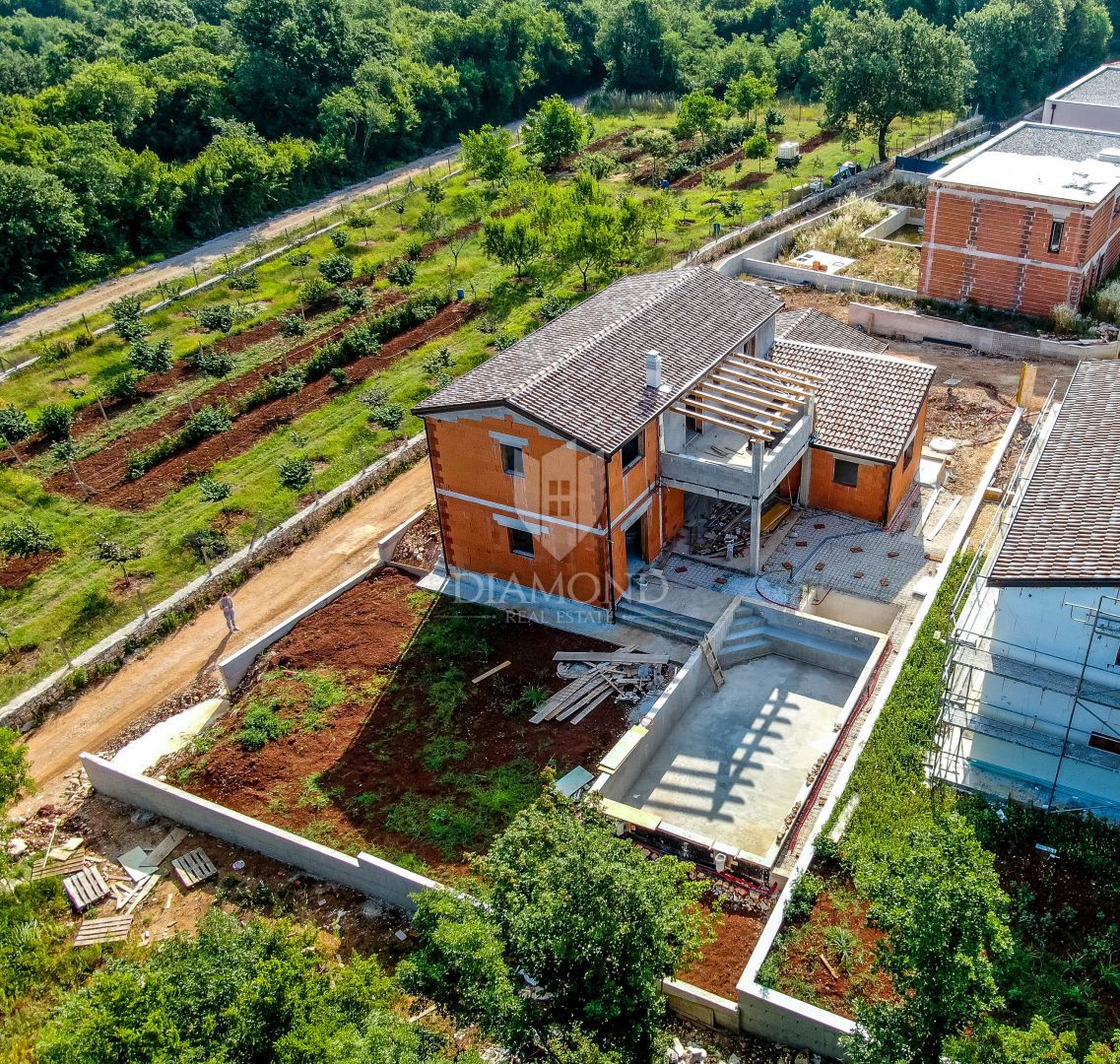 Rovinj, okolica, nova hiša z bazenom in pogledom na naravo