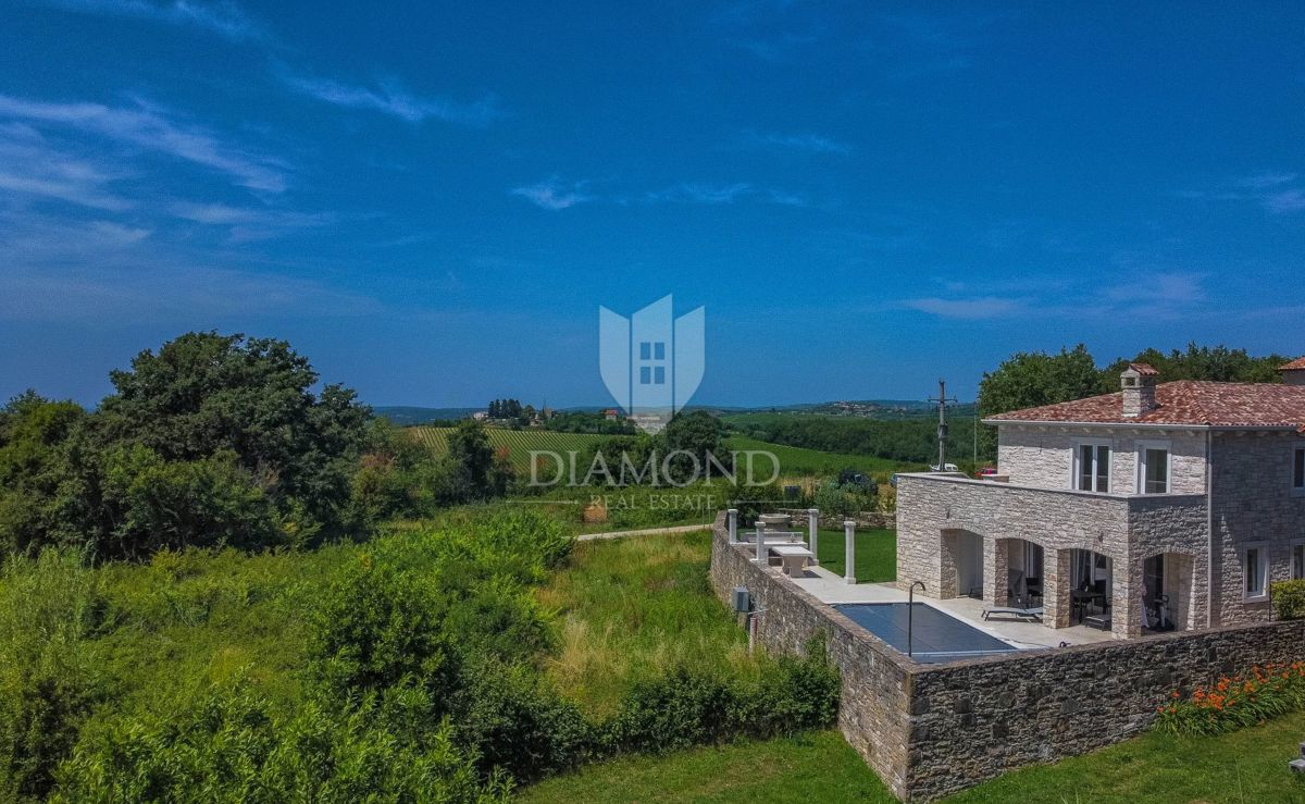 Brtonigla, samostojna hiša 337 m2 z bazenom in pogledom na morje