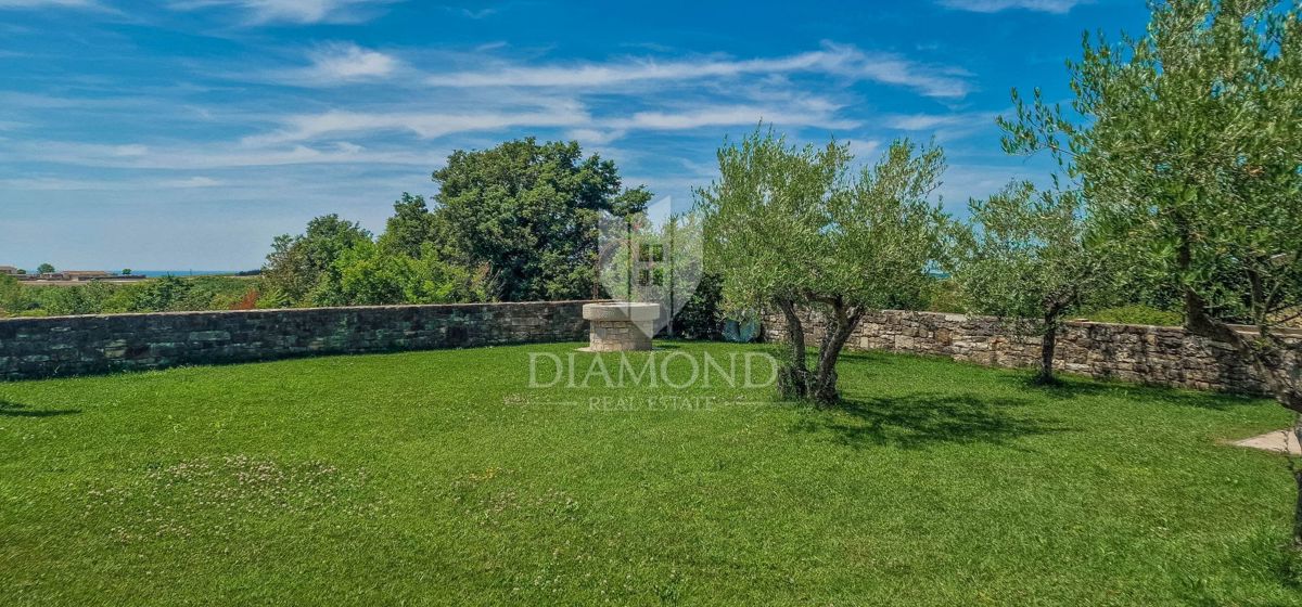 Brtonigla, samostojna hiša 337 m2 z bazenom in pogledom na morje