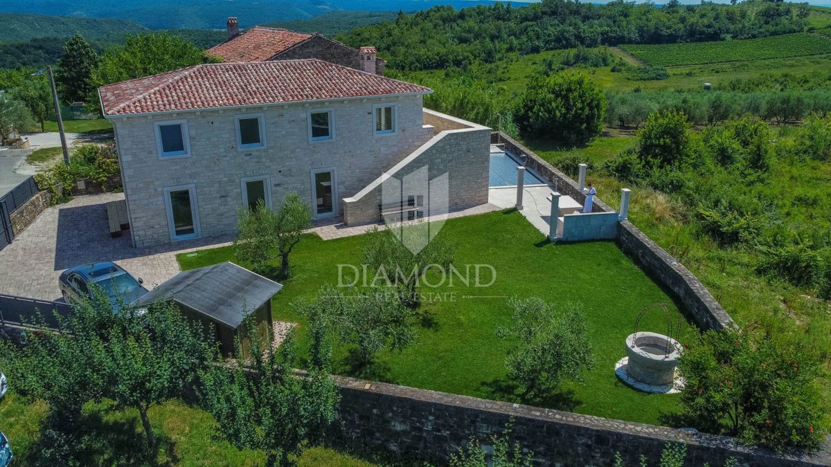 Brtonigla, samostojna hiša 337 m2 z bazenom in pogledom na morje