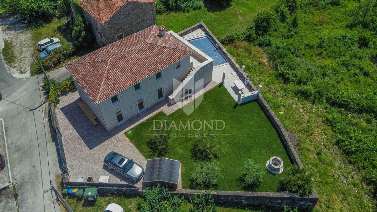 Brtonigla, samostojna hiša 337 m2 z bazenom in pogledom na morje