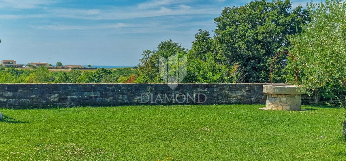 Brtonigla, samostojna hiša 337 m2 z bazenom in pogledom na morje