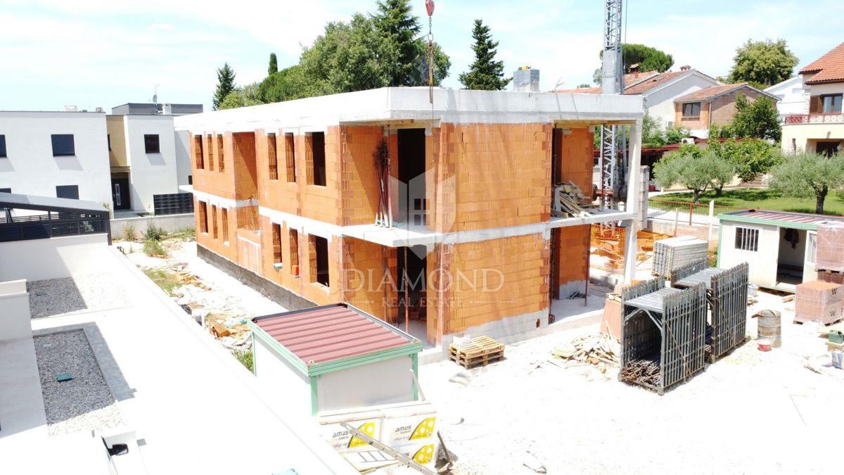 Poreč, odlično stanovanje v prvem nadstropju, 1,5 km od morja!