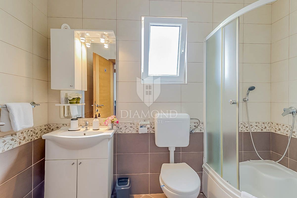 Novigrad, dva apartmaja 300m od morja!