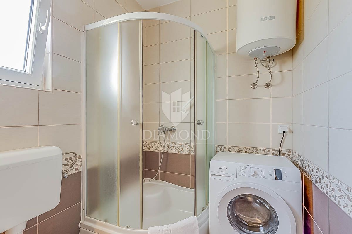 Novigrad, dva apartmaja 300m od morja!