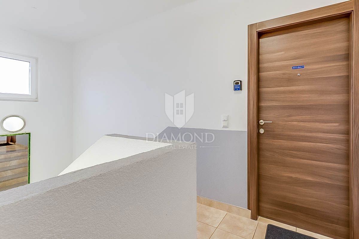 Novigrad, dva apartmaja 300m od morja!