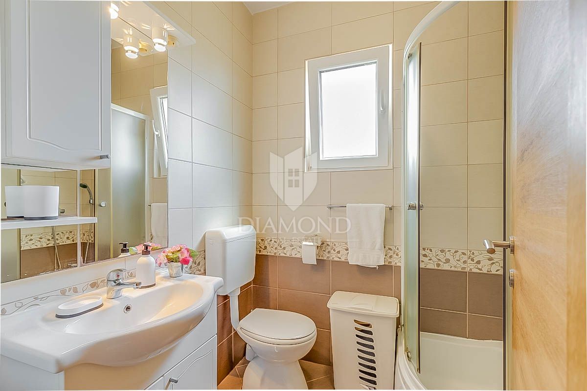 Novigrad, dva apartmaja 300m od morja!