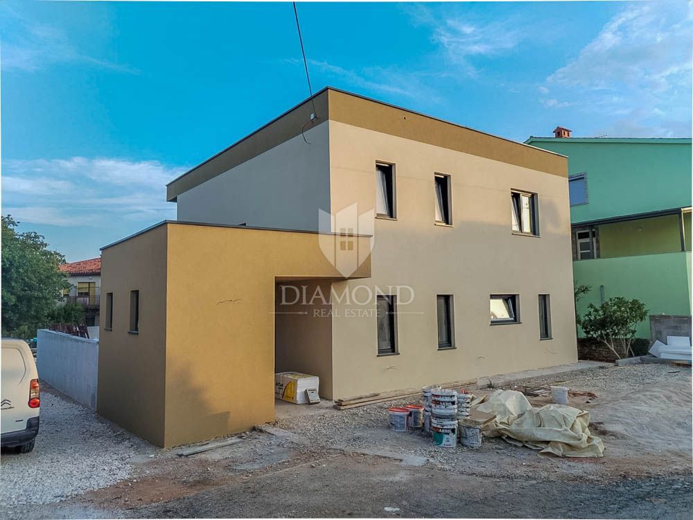 Obnovljena hiša s strešno teraso v Medulinu! 