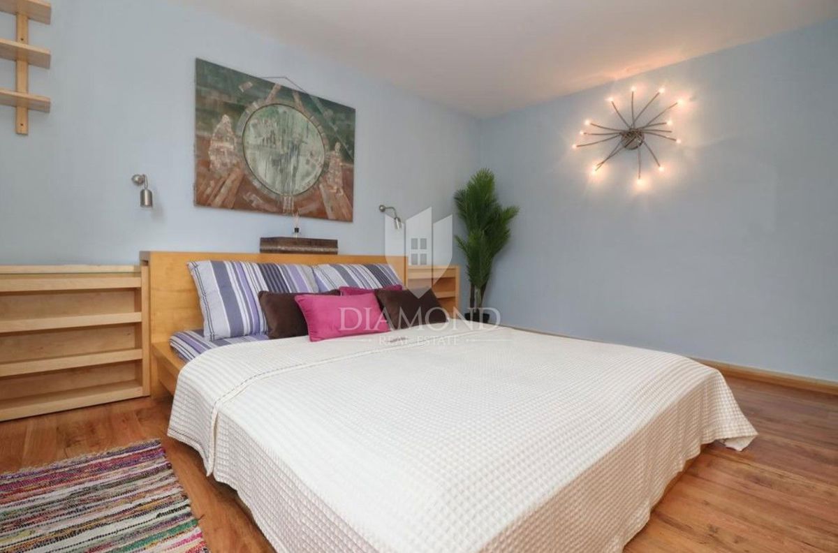 Rovinj! Apartma, balkon, parkirišče, 200 m do plaže!