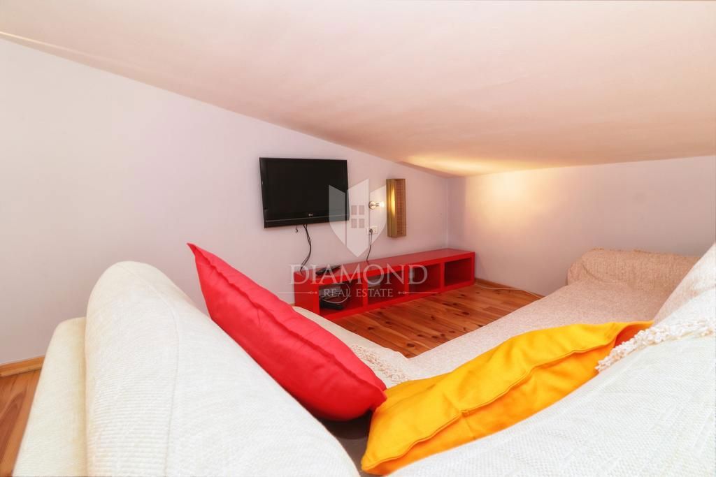 Rovinj! Apartma, balkon, parkirišče, 200 m do plaže!