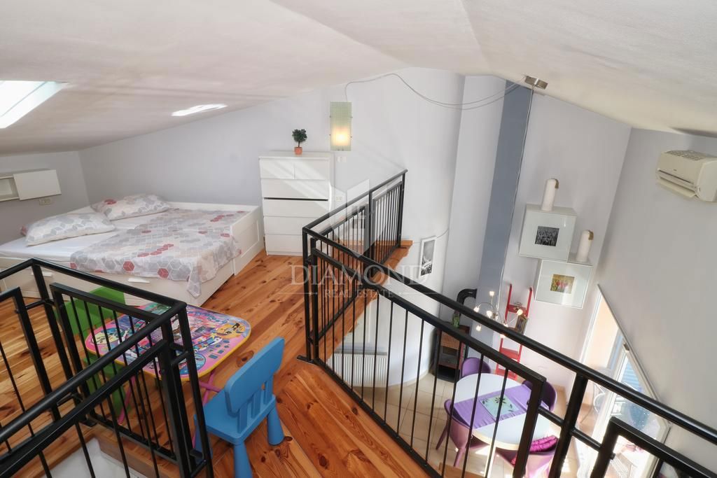 Rovinj! Apartma, balkon, parkirišče, 200 m do plaže!