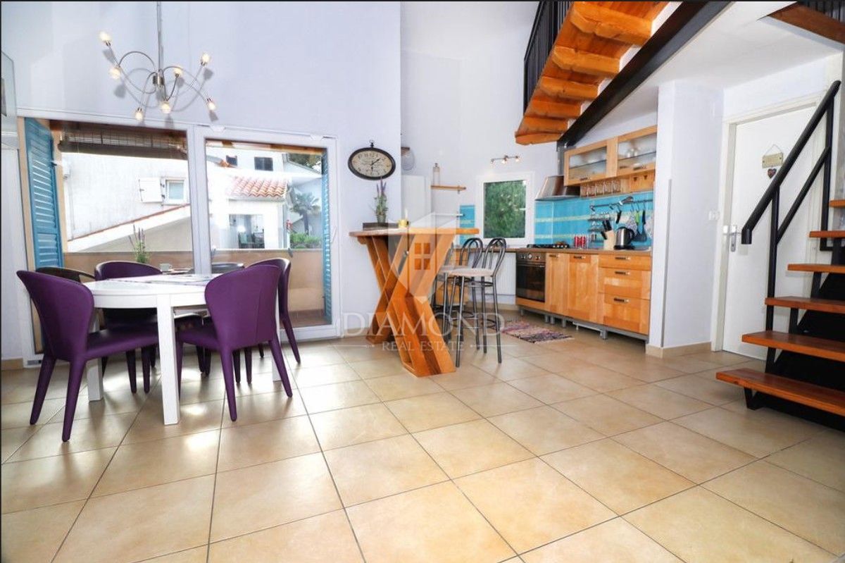 Rovinj! Apartma, balkon, parkirišče, 200 m do plaže!