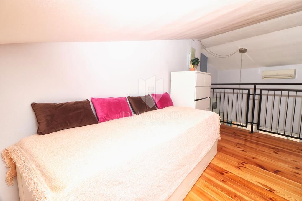 Rovinj! Apartma, balkon, parkirišče, 200 m do plaže!