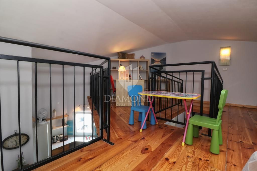 Rovinj! Apartma, balkon, parkirišče, 200 m do plaže!