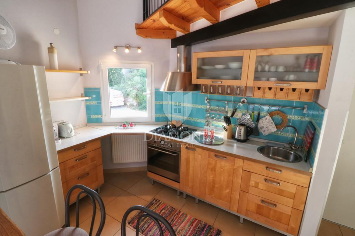 Rovinj! Apartma, balkon, parkirišče, 200 m do plaže!