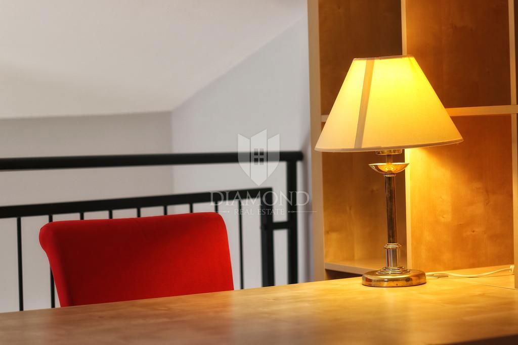 Rovinj! Apartma, balkon, parkirišče, 200 m do plaže!