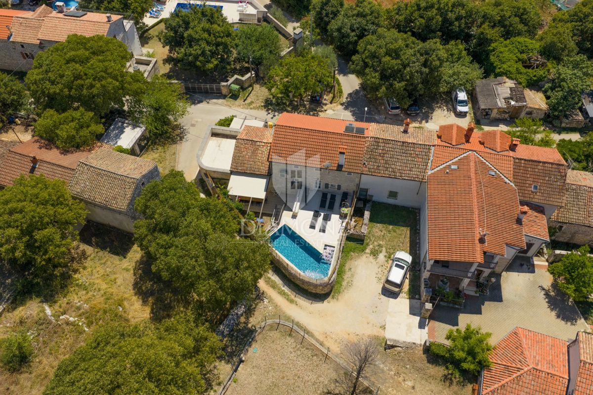 PRILOŽNOST! Istra, Avtentična kamnita hiša z bazenom