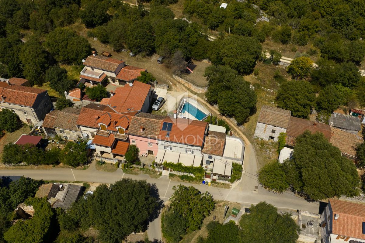 PRILOŽNOST! Istra, Avtentična kamnita hiša z bazenom
