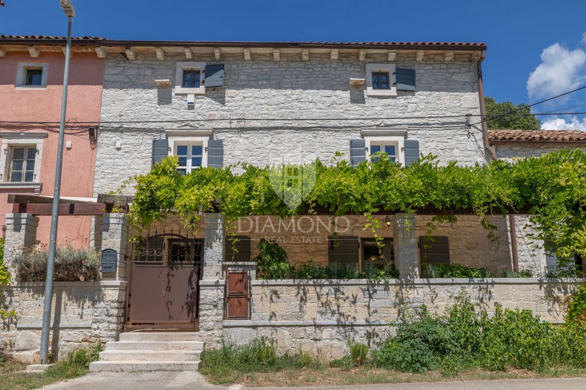 PRILOŽNOST! Istra, Avtentična kamnita hiša z bazenom