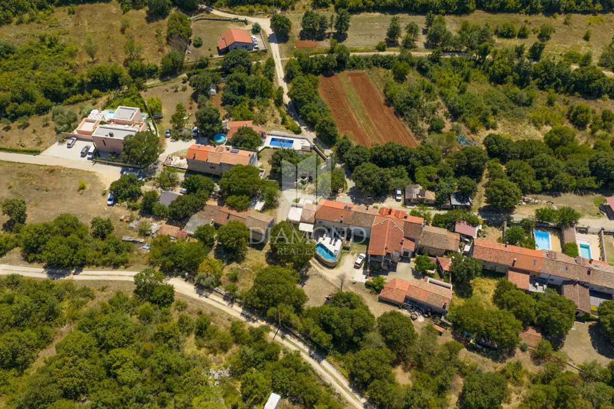 PRILOŽNOST! Istra, Avtentična kamnita hiša z bazenom