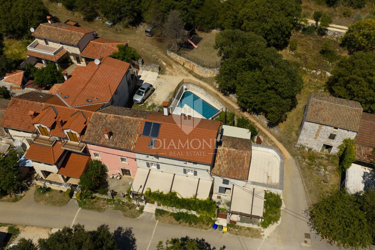 PRILOŽNOST! Istra, Avtentična kamnita hiša z bazenom