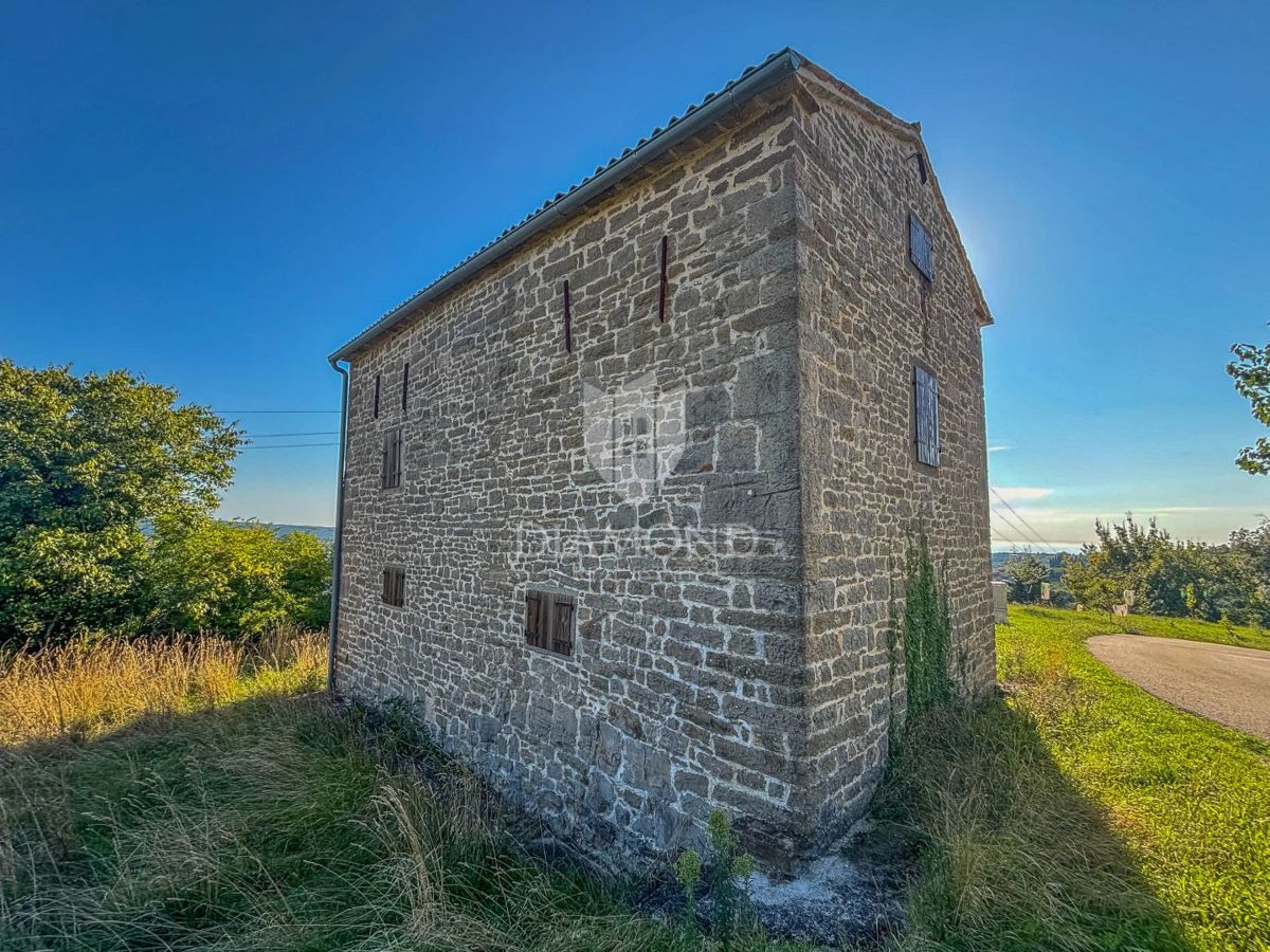Buje, okolica - samostojna hiša s panoramskim razgledom!