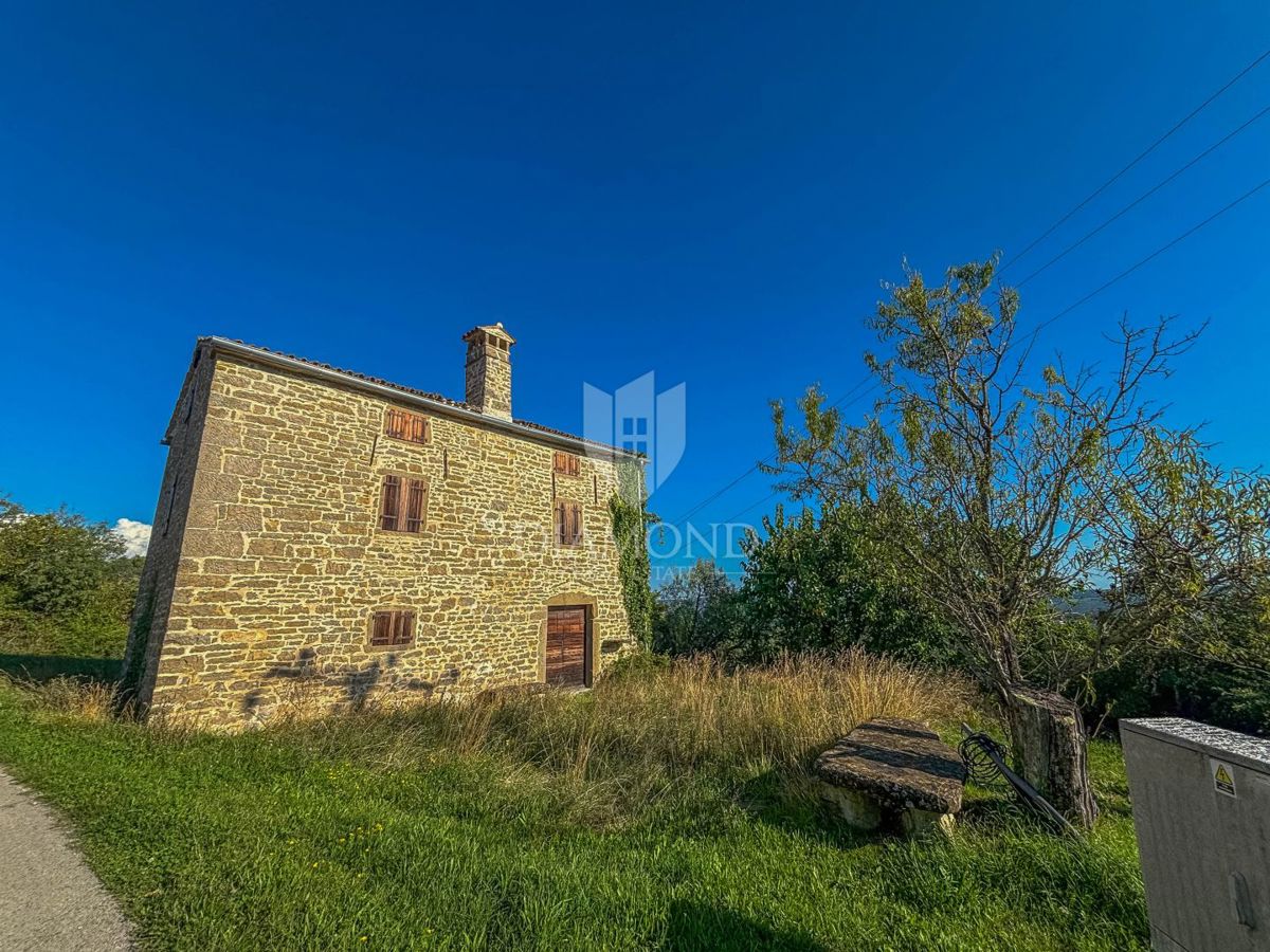 Buje, okolica - samostojna hiša s panoramskim razgledom!