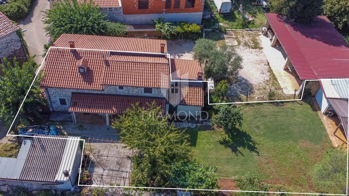 Umag, okolica, hiša z velikim vrtom!