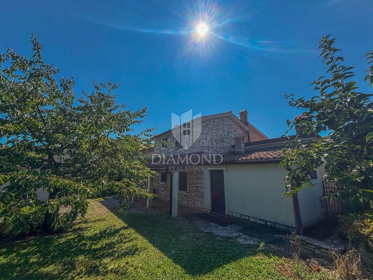 Umag, okolica, hiša z velikim vrtom!