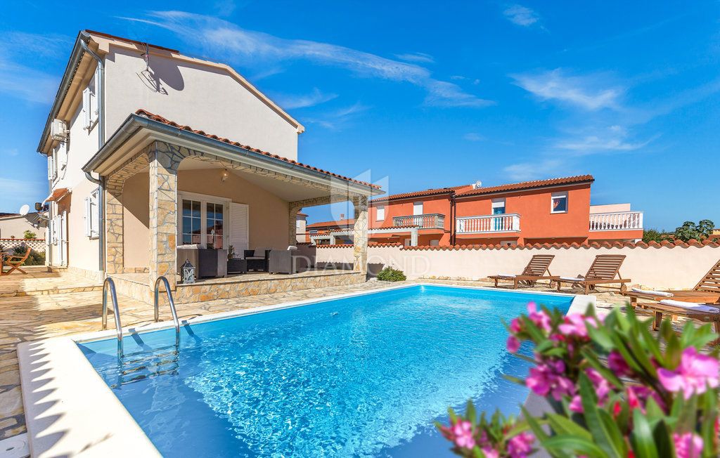 Priložnost! Počitniška hiša blizu morja, Fažana