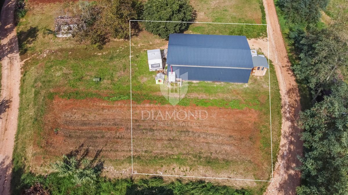 Novigrad, okolica, čudovito gradbeno zemljišče!