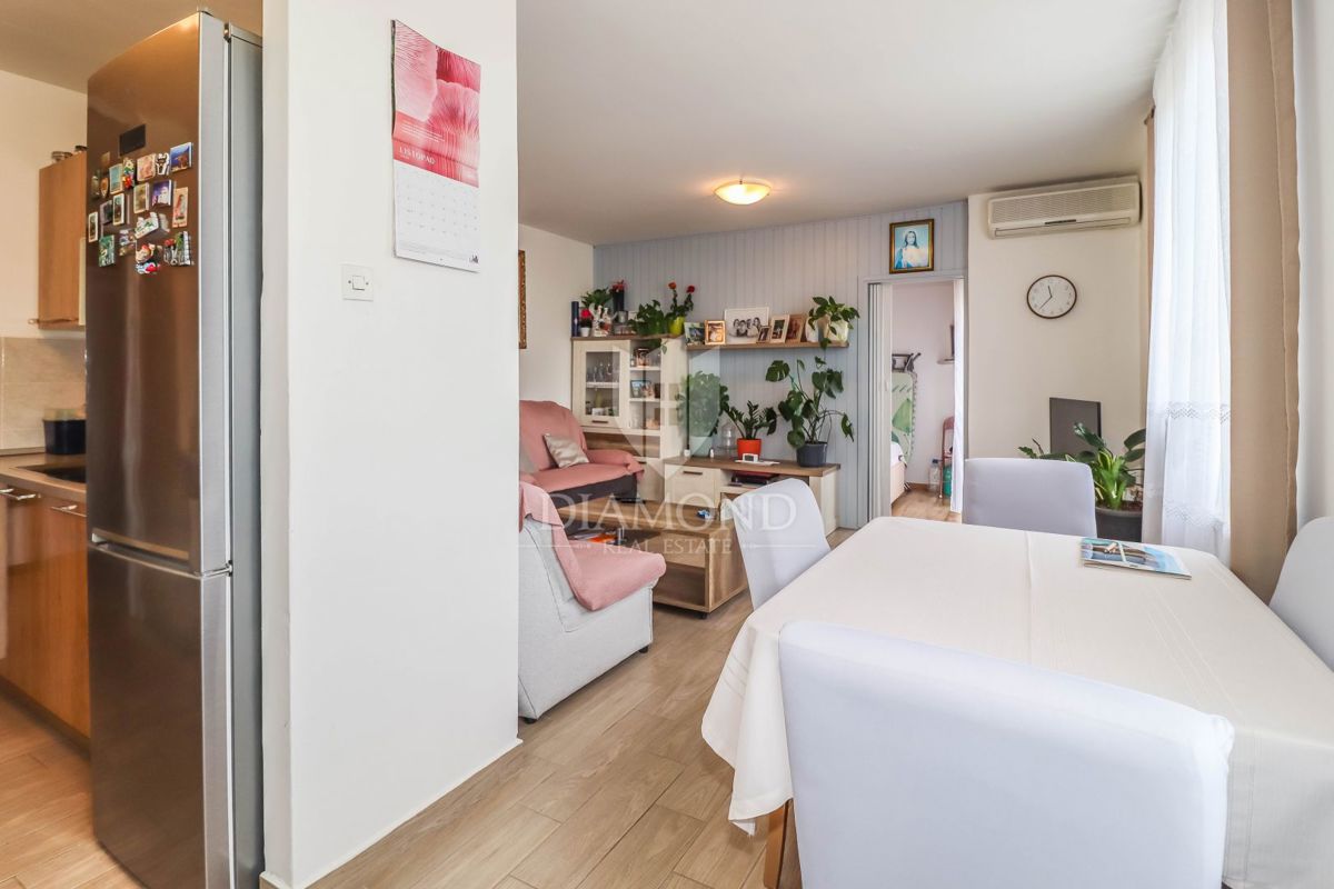 Rovinj, dvosobno stanovanje, balkon, parkirišče