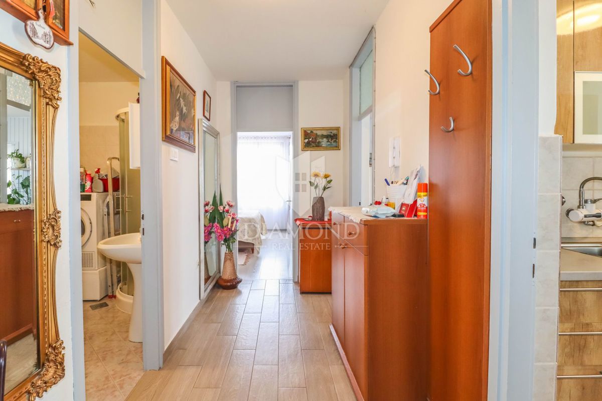 Rovinj, dvosobno stanovanje, balkon, parkirišče